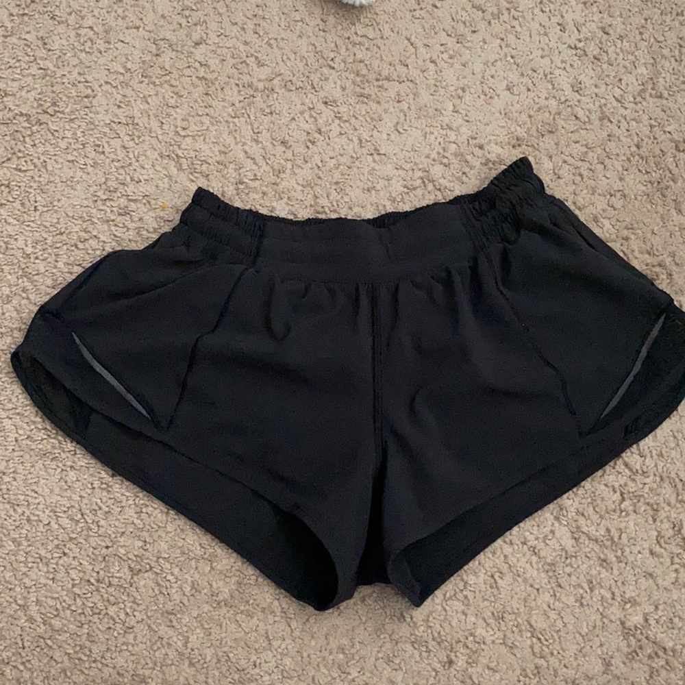 Lululemon black hottie hot shorts 2.5